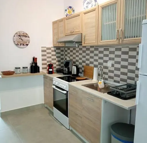 Downtown Apartment With Private Parking